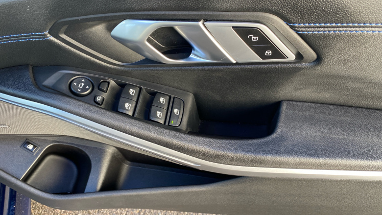 BMW 3 Series 330e xDrive M Sport 4dr Step Auto Saloon